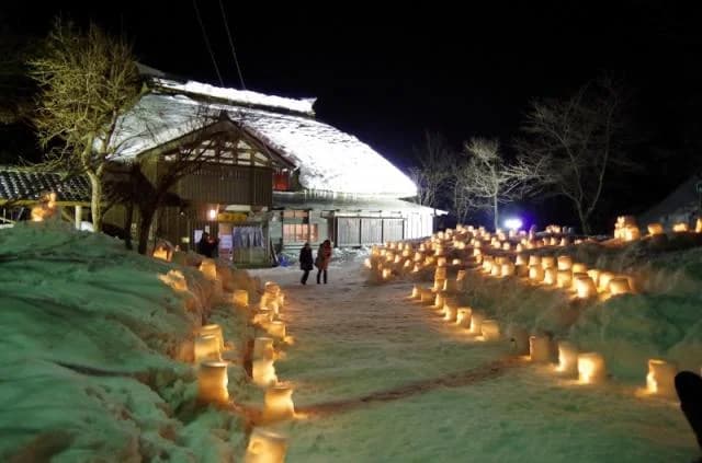 まき深山のともしび