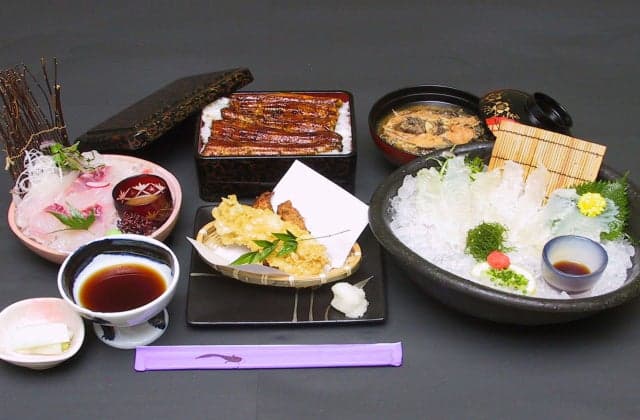 Full course of river fish dishes