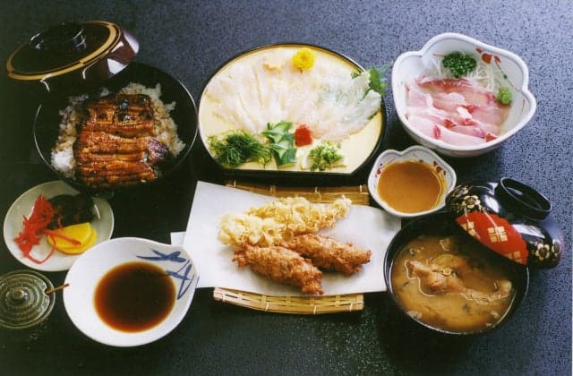 Full course of river fish dishes