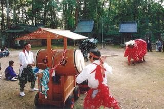 Munekata Shrine dedication lion dance