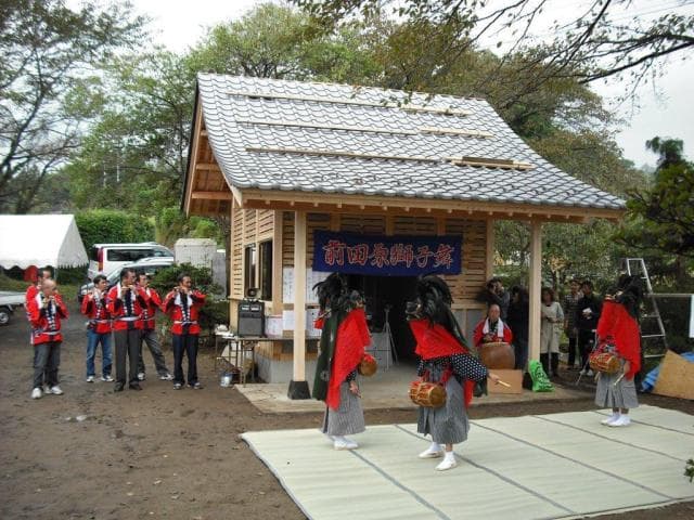 Mae Tahara Lion Dance