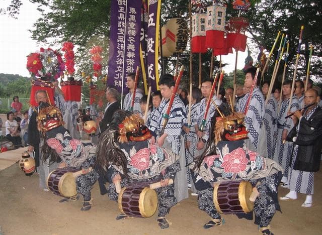 Lion Dance in Haramamuro