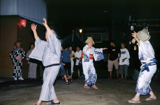 用瀬はねそ踊り