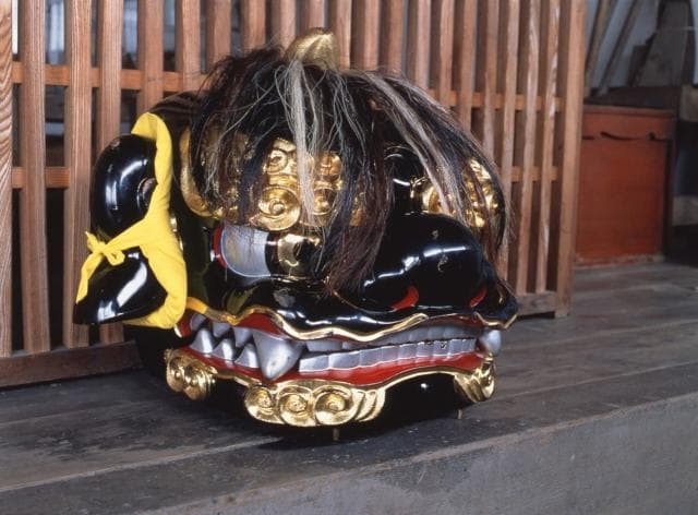本願寺越中獅子舞の獅子頭