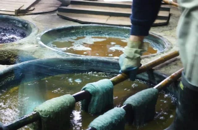 Konki dyeing and weaving