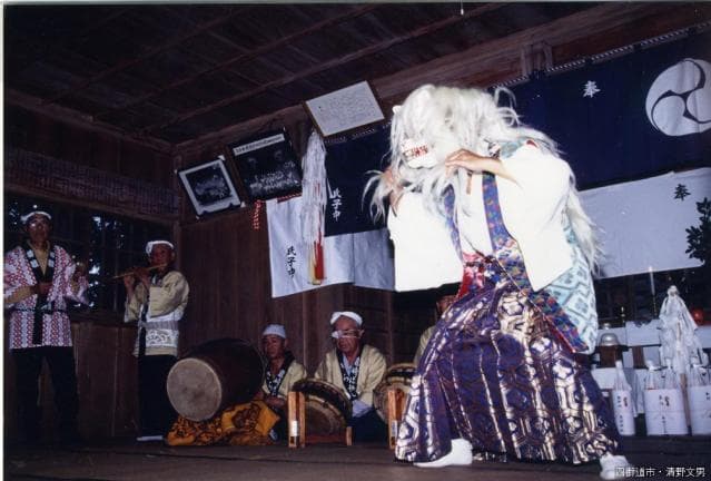 A glittering party and a white fox