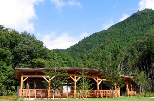 Tourism Association Office (in the Prefectural Kunimi no Mori Park Sanroku Interchange Center)