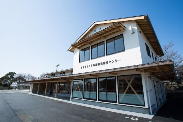 Sakuranoyu Tourist Product Center in Toon City