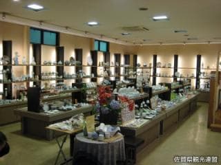 Exhibition and sale of pottery from 23 potteries of Imari ware pottery