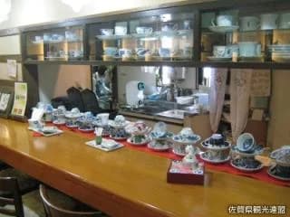 At the cafe corner, you can choose your favorite bowl from over 50 kinds of coffee bowls.
