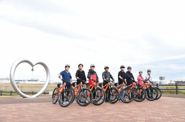 On the hill of Hikoki