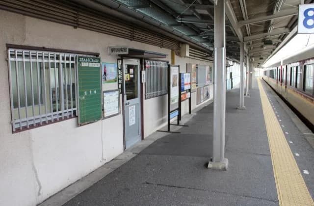 この駅事務室で貸出手続きをしてください