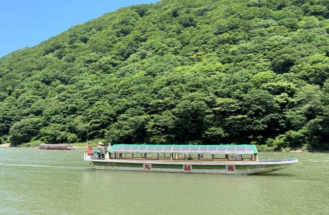 Mogami-gawa boat descent Yoshitsune Roman sightseeing