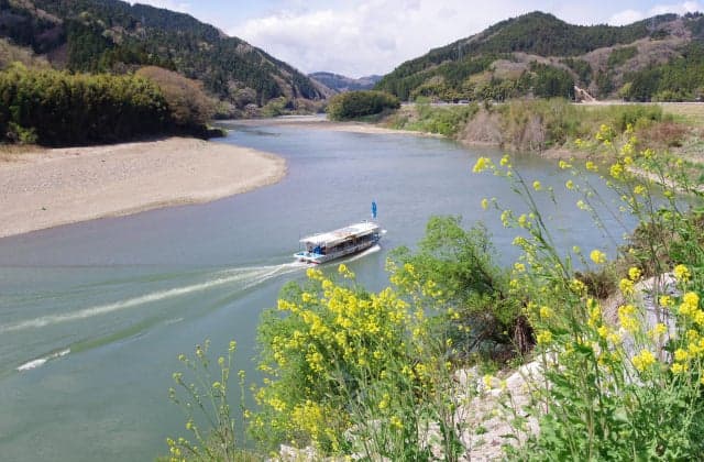 Abukuma Line boat descent