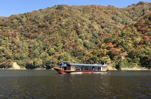 遊覧船 長井ダム百秋湖