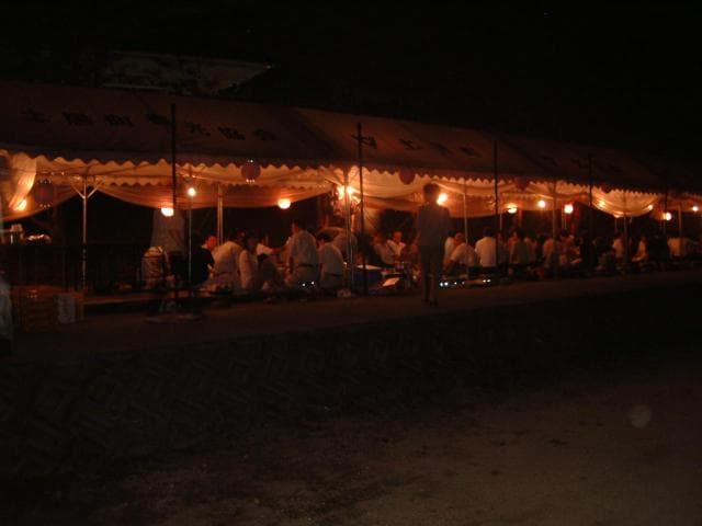 賑わいをみせる、ふるさと広場