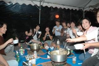 美味しいいもたきを前に笑みがこぼれる