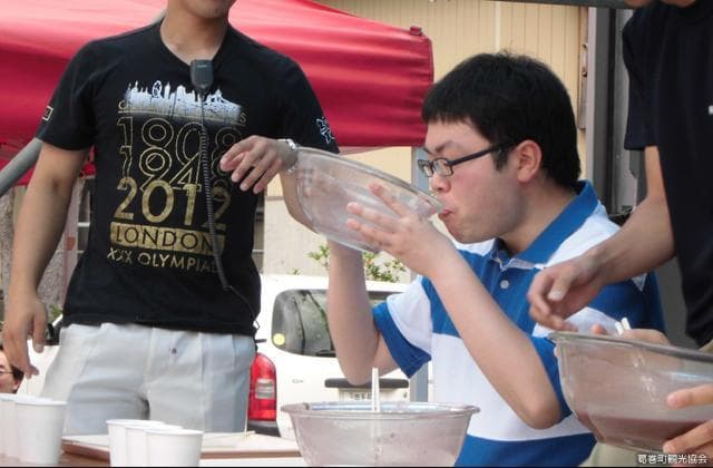Hecchoko dumplings fast eating competition