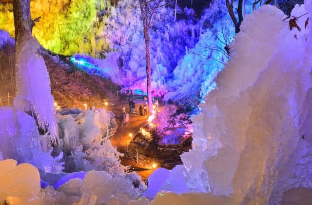 Ashigakubo's icy pillar light up