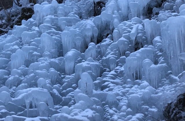 Ashigakubo no icicles during the day
