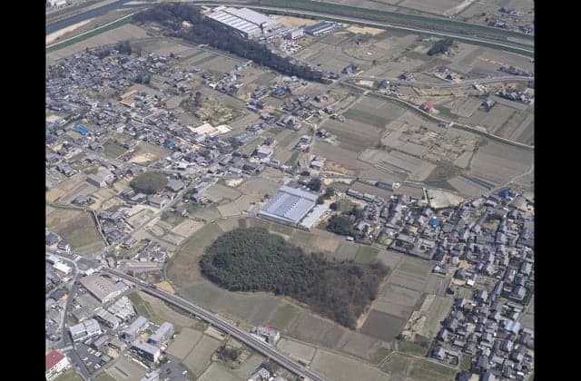 Aerial photo of the Otsukayama Burial Mounds (Kamikawaihama and Hirose Taisha)
