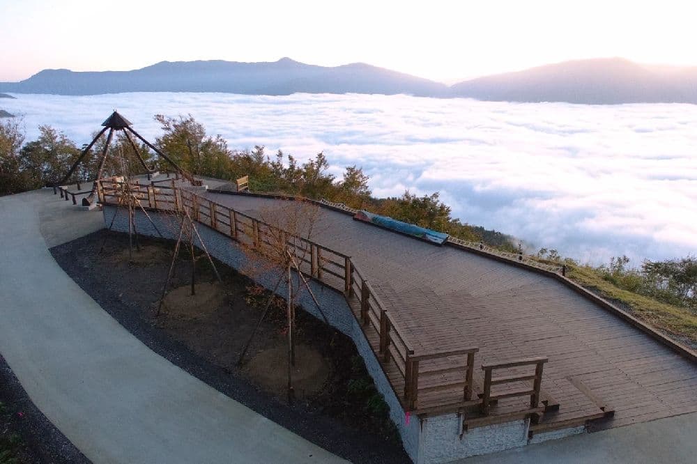 Autumn leaves on Hakusan Shirakawa-go White Road (Shirakawa-go Observatory: around 1,230 m above sea level)