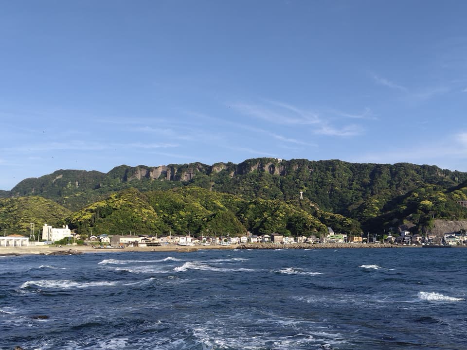 鋸山(北側、富津市から見た様子)