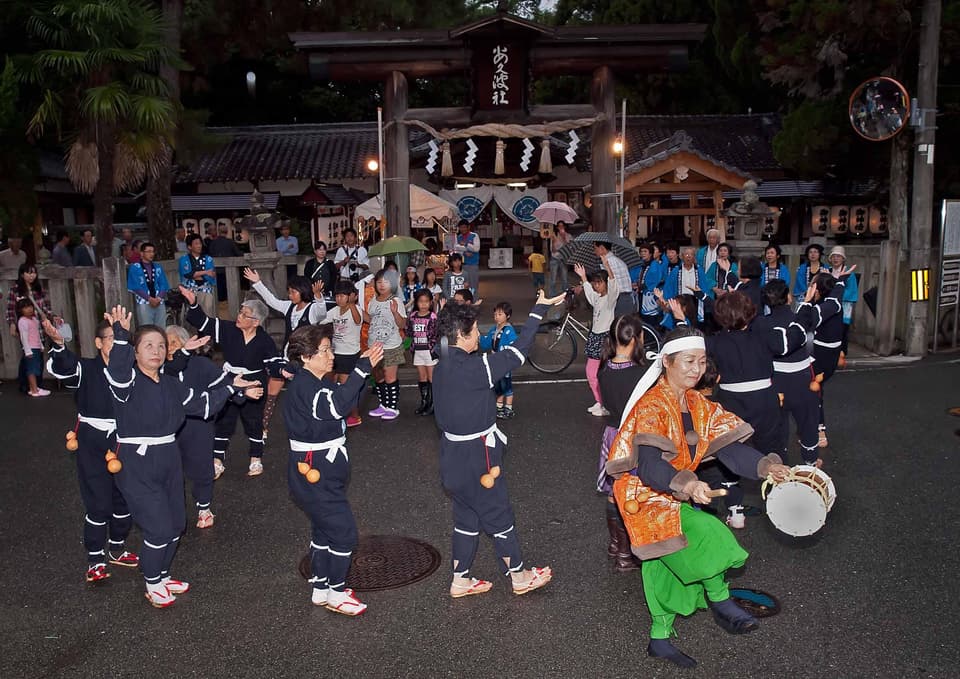 Dance dedication at Akunami Shrine