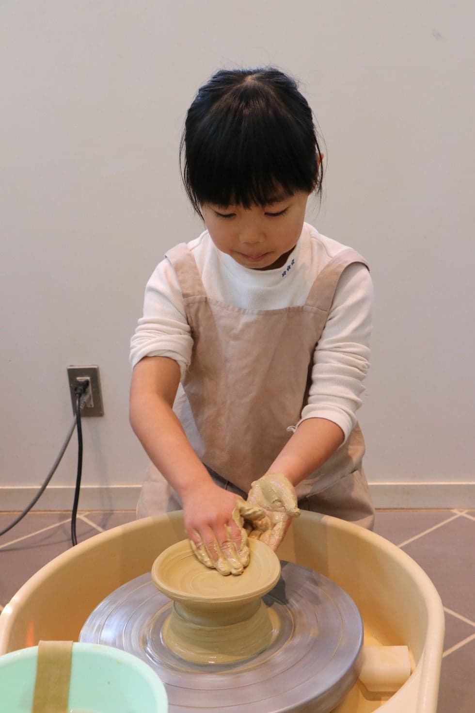 Making pottery experience