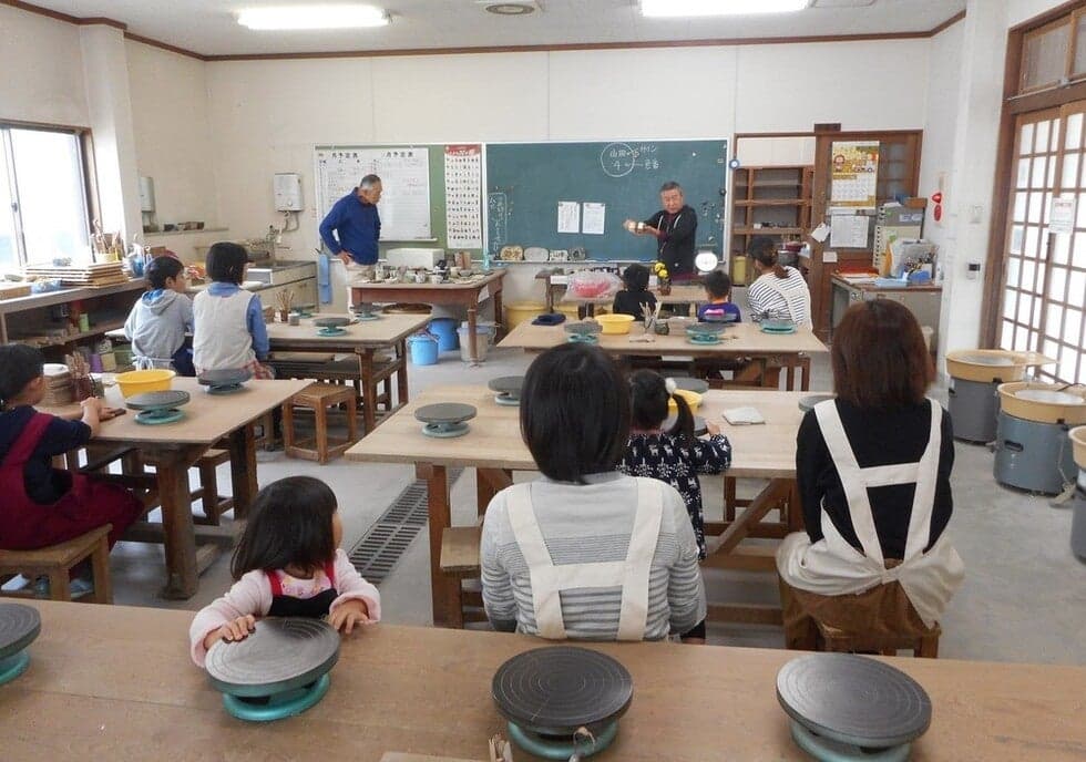 Parent-child pottery class