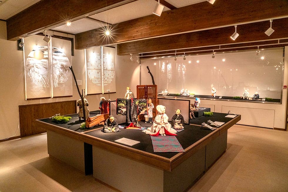 Exhibitions are held twice a year by changing exhibitions.