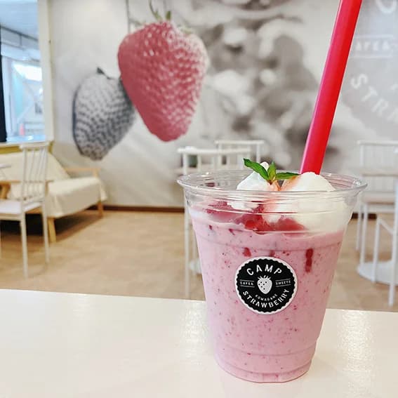 "My strawberry 100%" is a strawberry shake that can be done by a farmer.