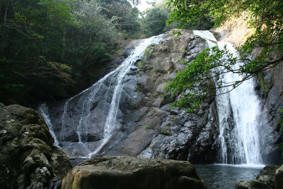 Photo of the waterfall from the promenade side