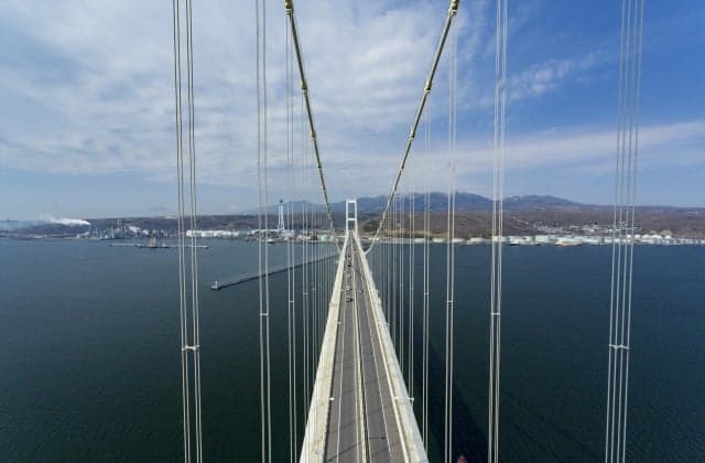 Climbing the main tower of Shiratori Ohashi