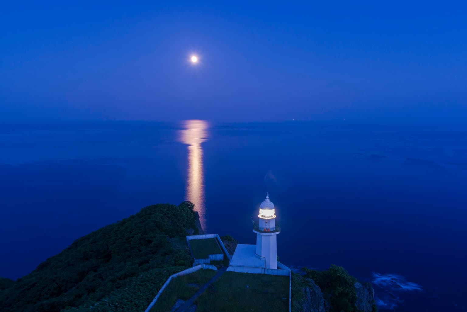 View from the full moon Cape Earth Observation Deck