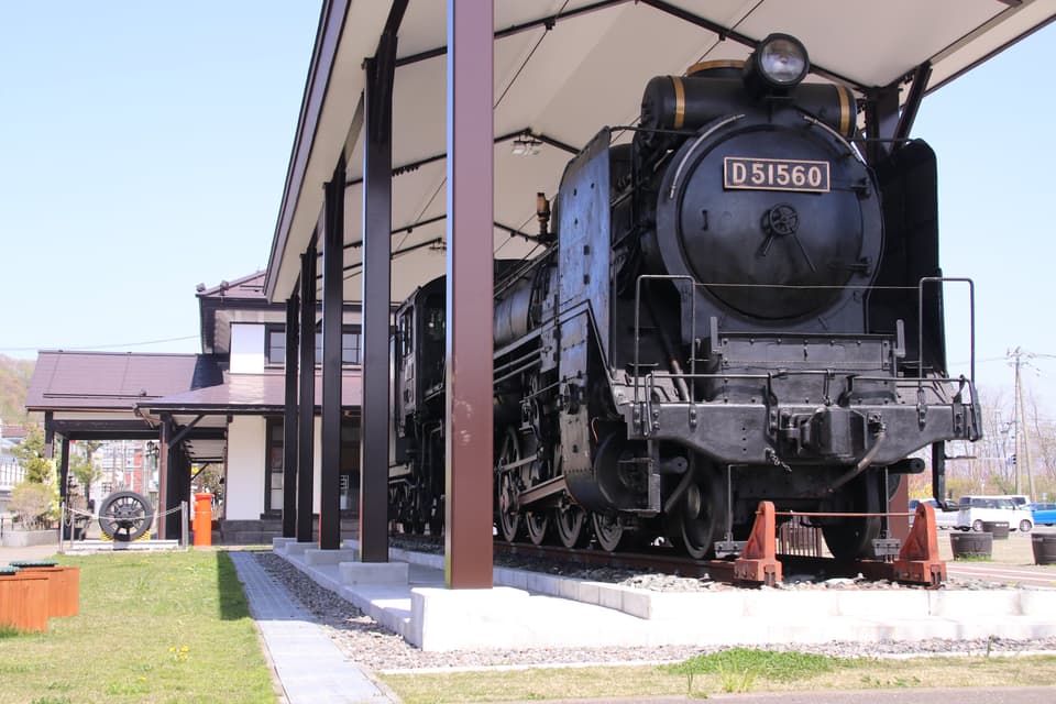 Steam Locomotive D51560 next to the former Muroran station building
