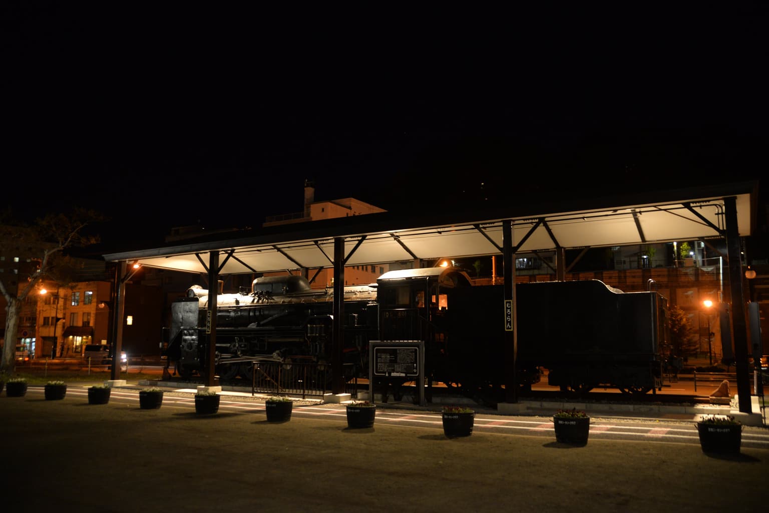 Steam Locomotive D51560 next to the former Muroran station building