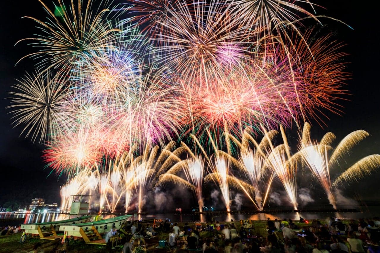 土肥サマーフェスティバル海上花火大会