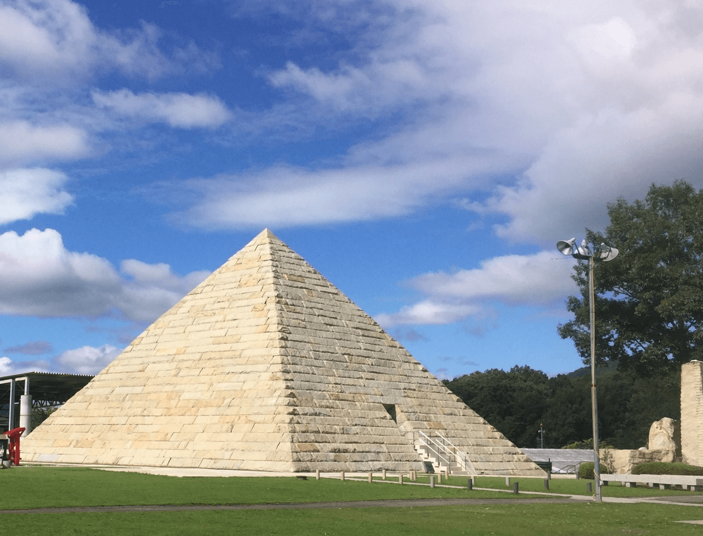 Pyramid of Stone Museum Hakusekikan