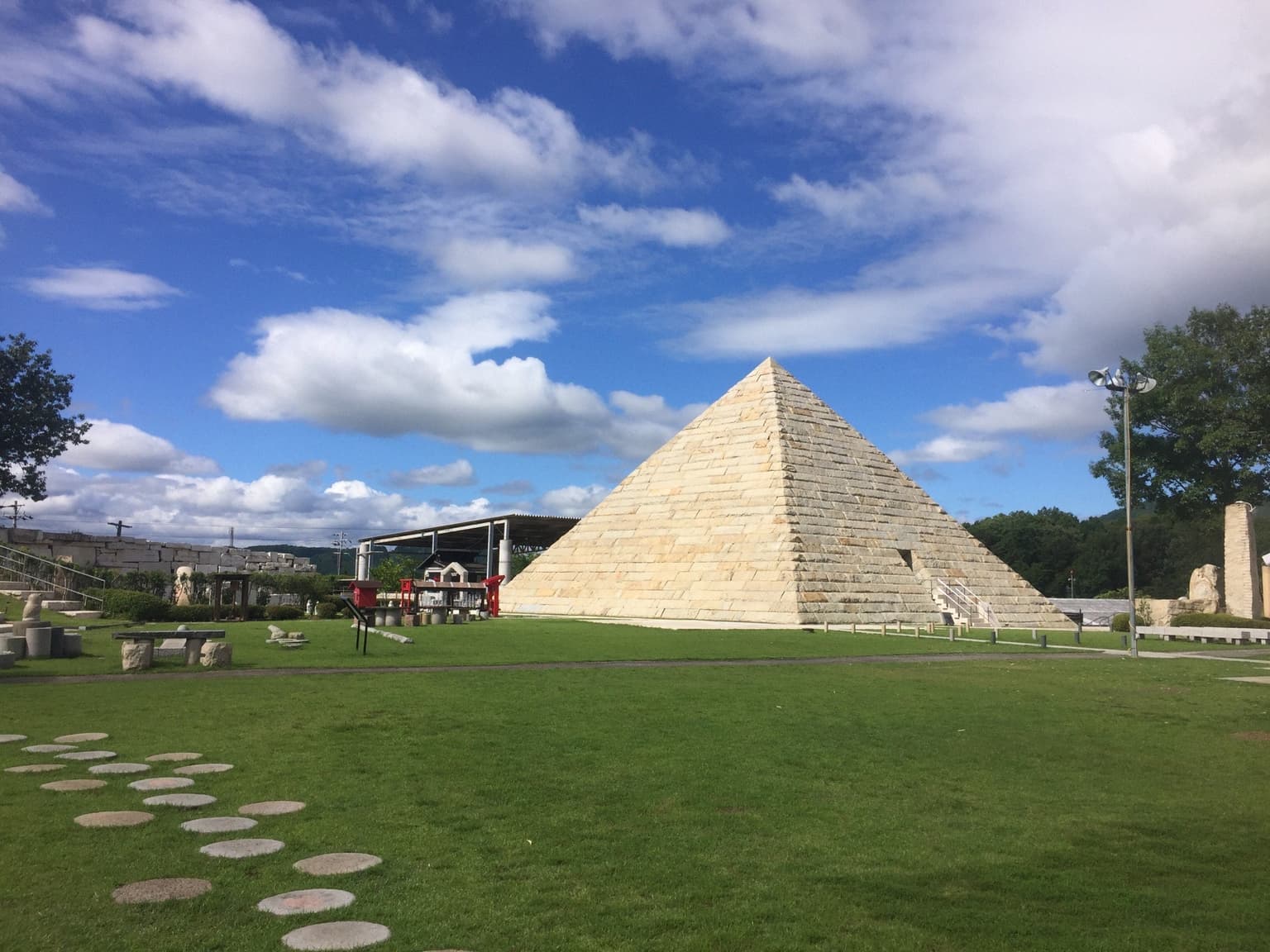 Pyramid Square of Stone Museum Hakusekikan