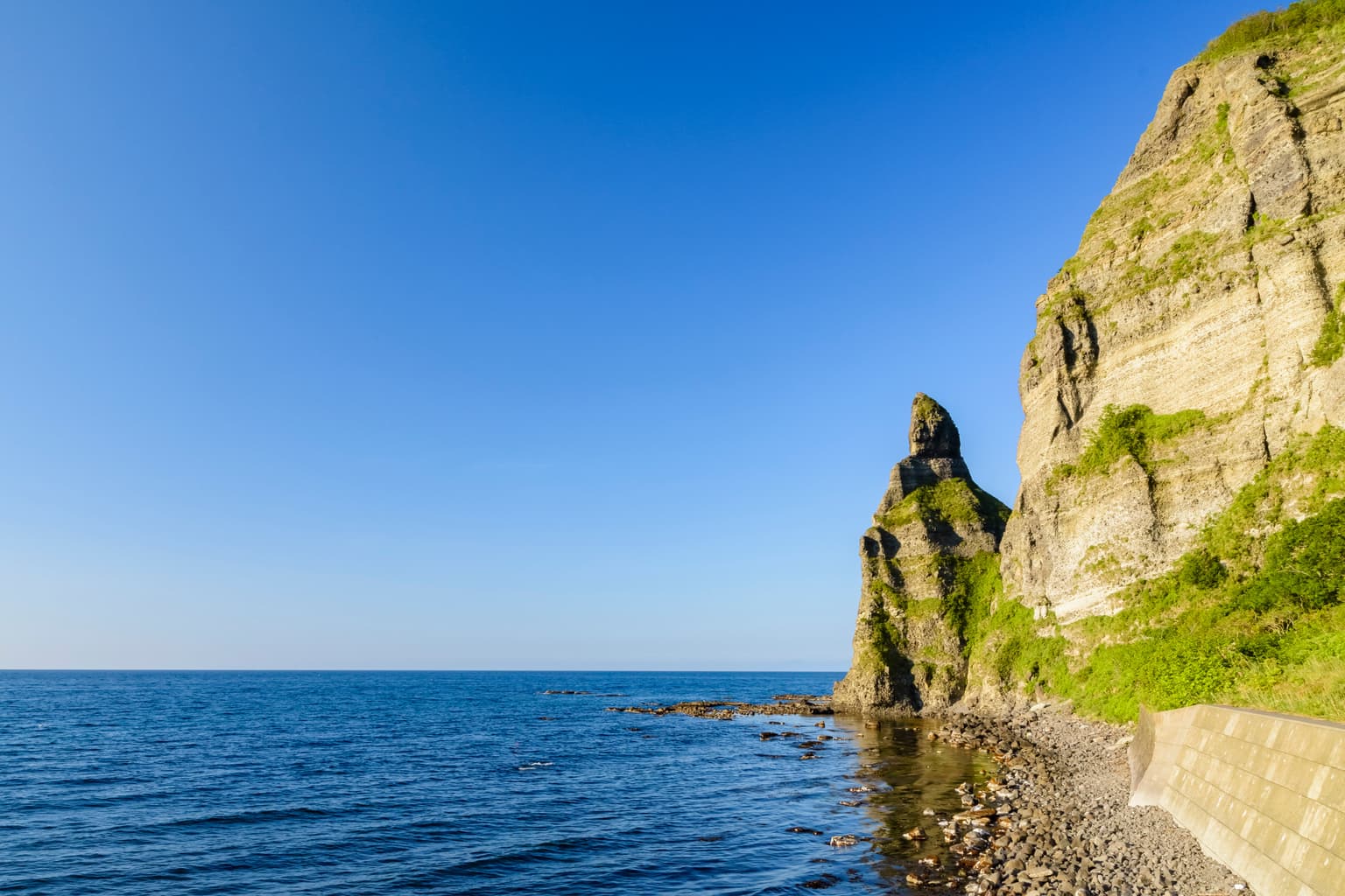 セタカムイ岩(近くから)