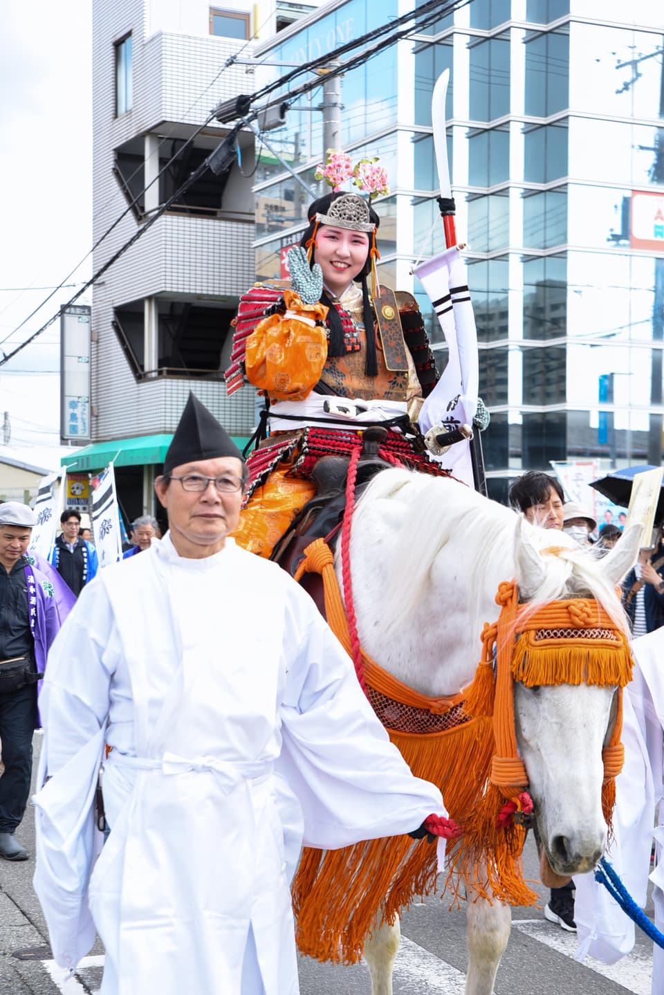 懐古行列で騎乗している巴御前