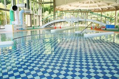 温水プール