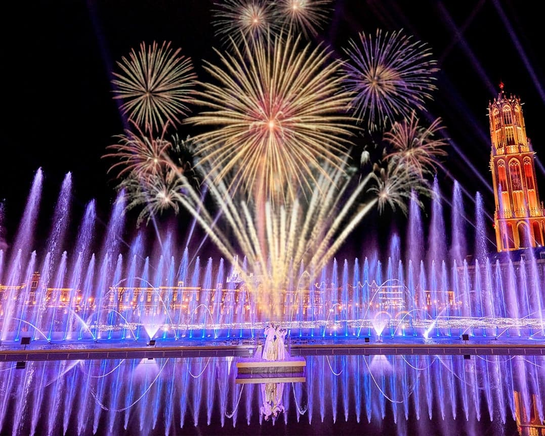 Huis Ten Bosch Summer Night Fireworks