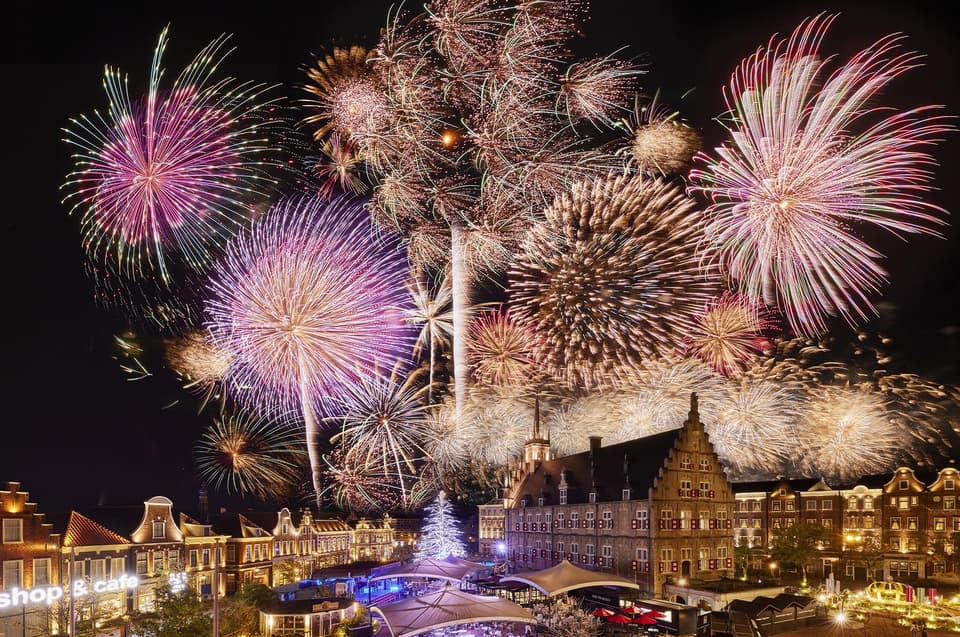 Huis Ten Bosch Kyushu's Largest Fireworks Festival