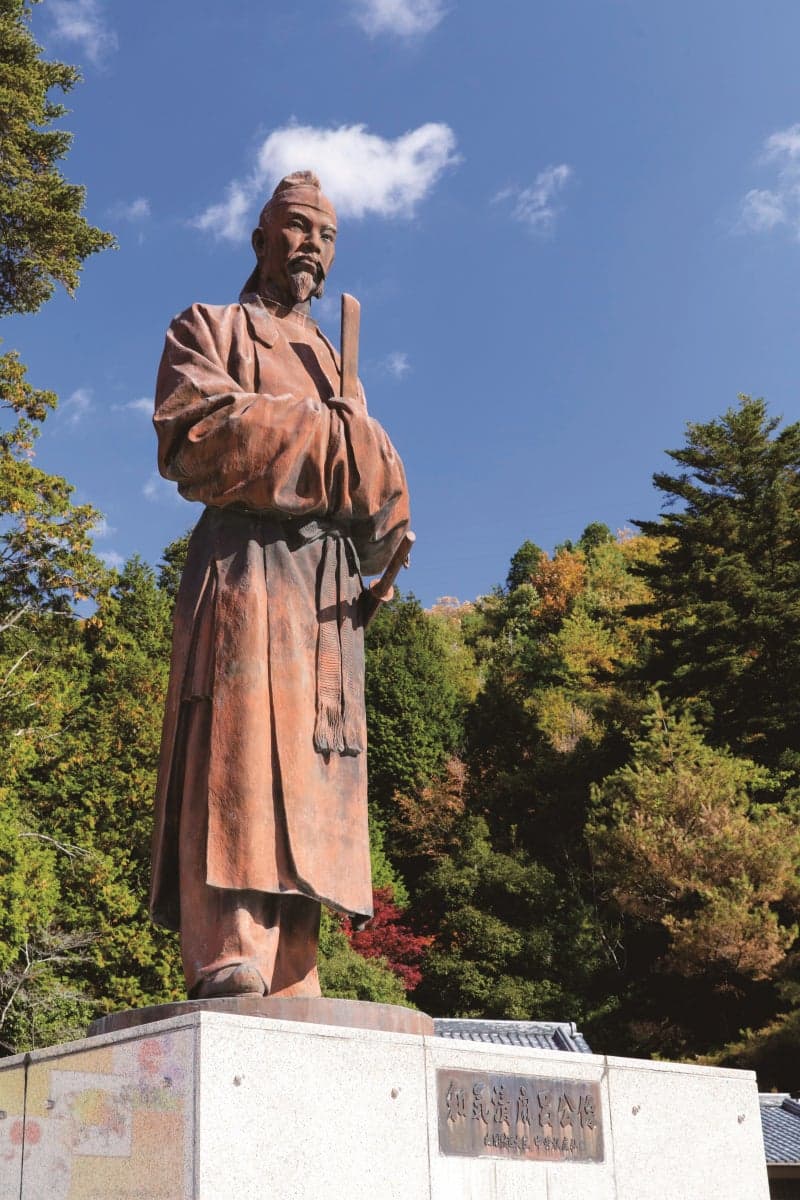 Statue of Kiyomaro Wakeno