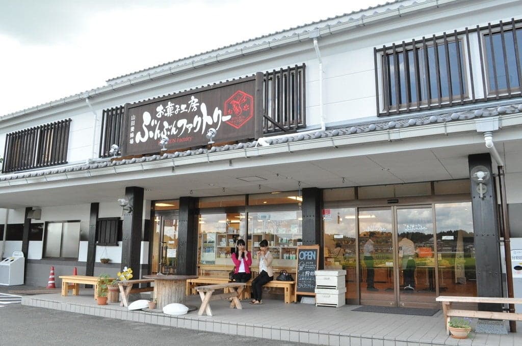 Yamada Bee Farm Confectionery Workshop "Bunbun Factory"
