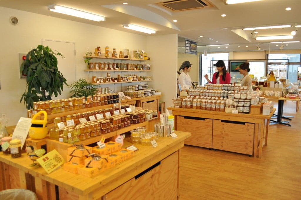 Yamada Bee Farm Confectionery Workshop "Bunbun Factory"