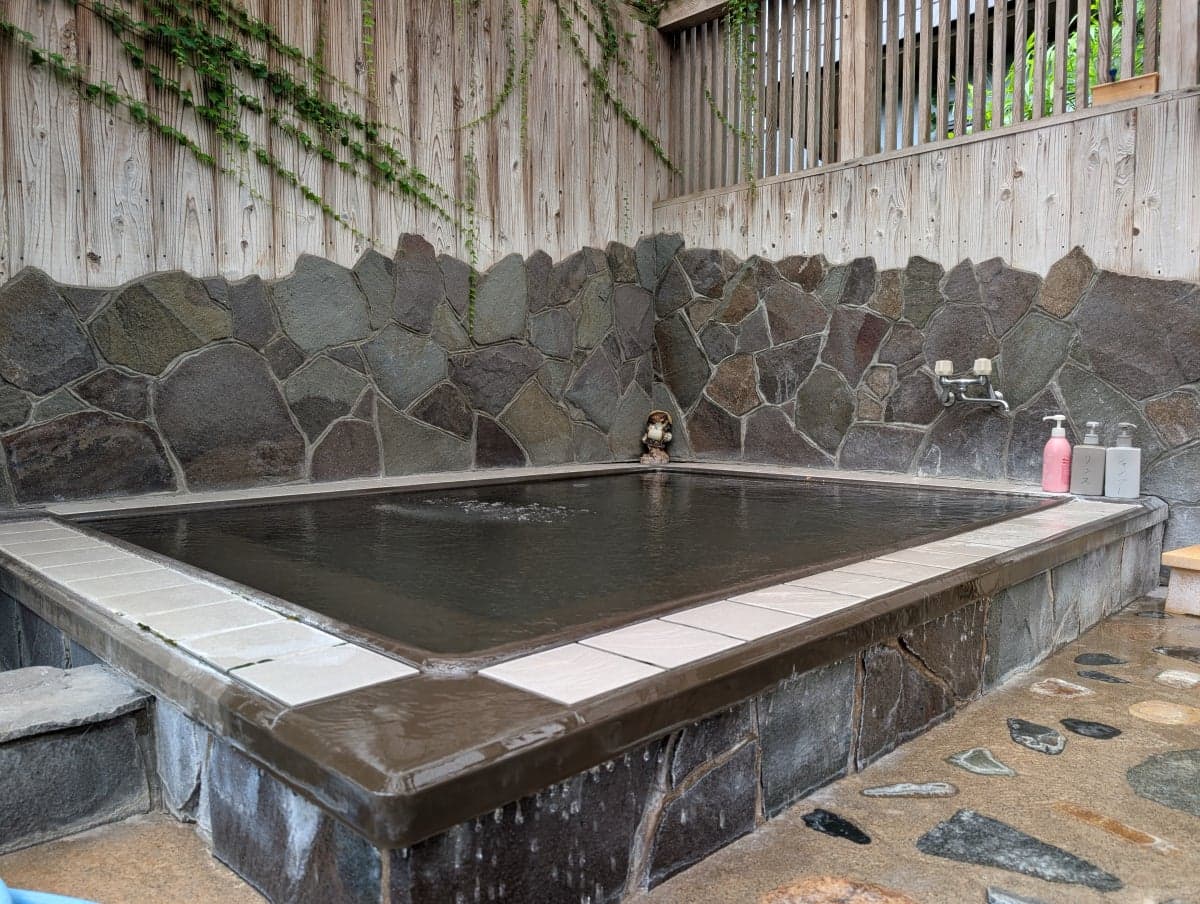 Hot water wari-dokoro yakaya